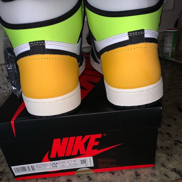 Mens size 10 Nike Air Jordan 1 Retro High White Black Volt University hi top new main image 5